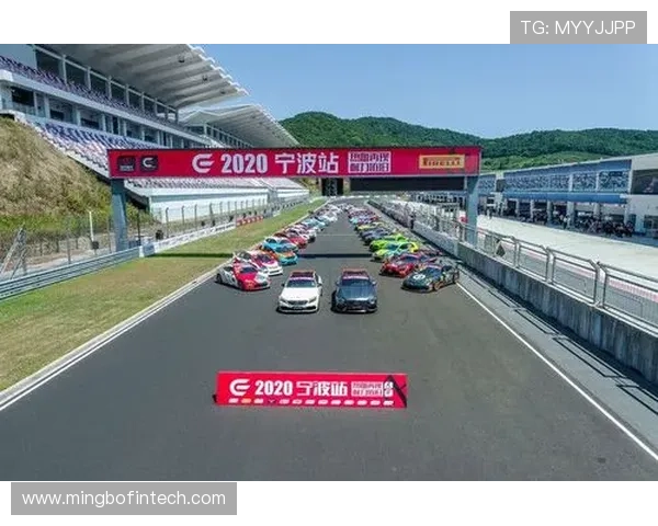 全国锦标赛回顾：重庆足球队展现出色耐力与团队精神的精彩表现